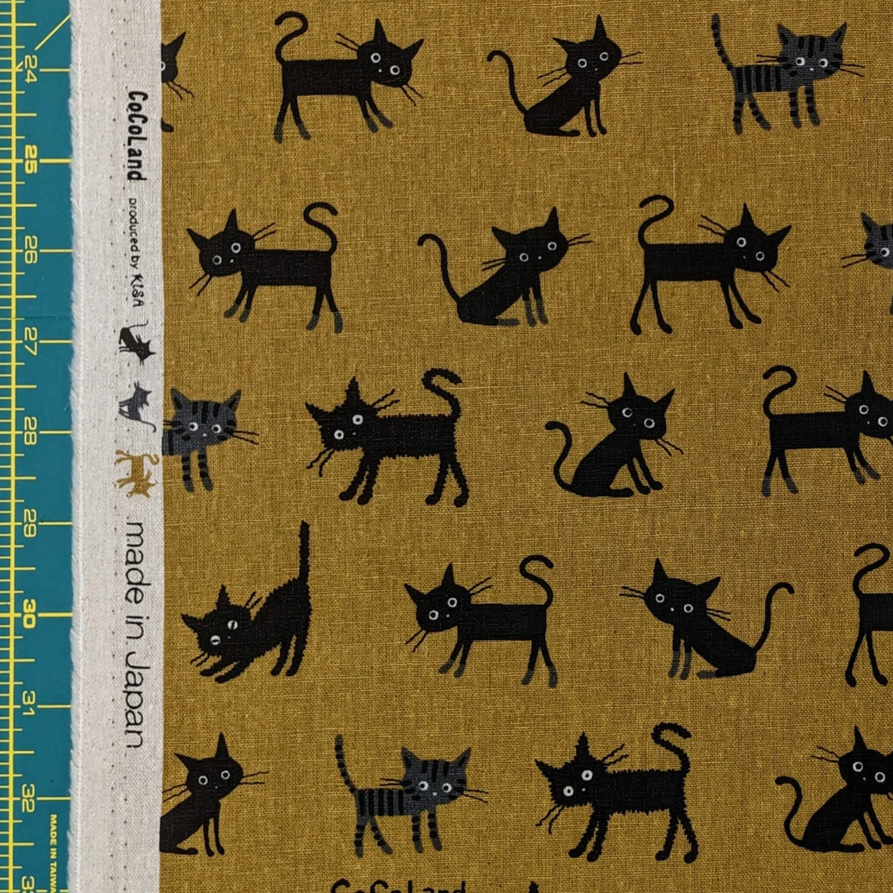 Hishiei CO-10016-2D CoCoLand Medium Cats Canvas Mustard