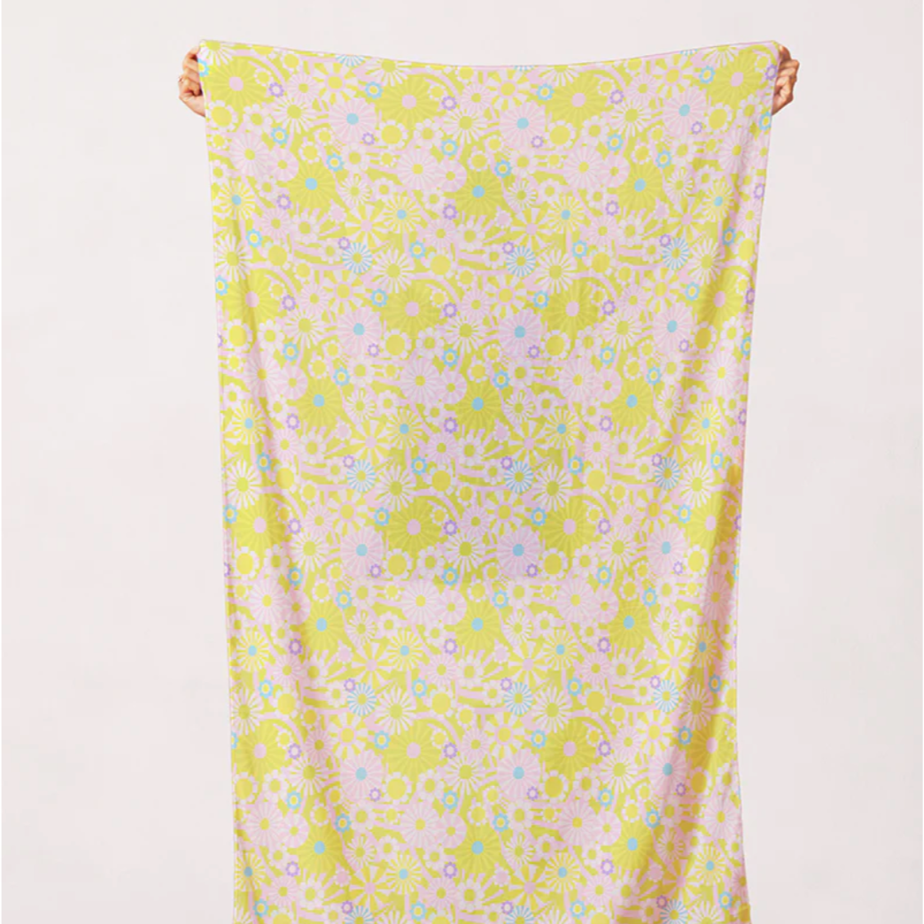 Lysa_Flower_Paintbrush_Studio_Fabrics_Goin' Surfin' Sunshine Floral _12024825