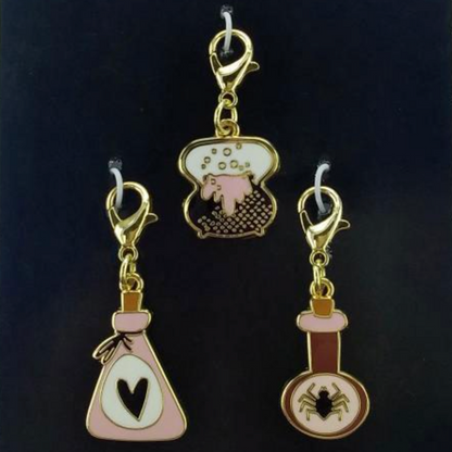 Elena Amo Moda Fabrics Purrs and Boos Potion Jars Zipper Charm EA208