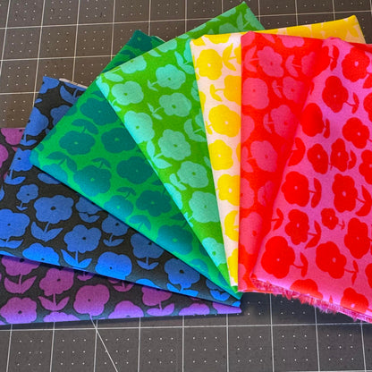 Heather Ross Windham Ruby and Bee Blenders Puffy Daisy Fat Quarter Bundle