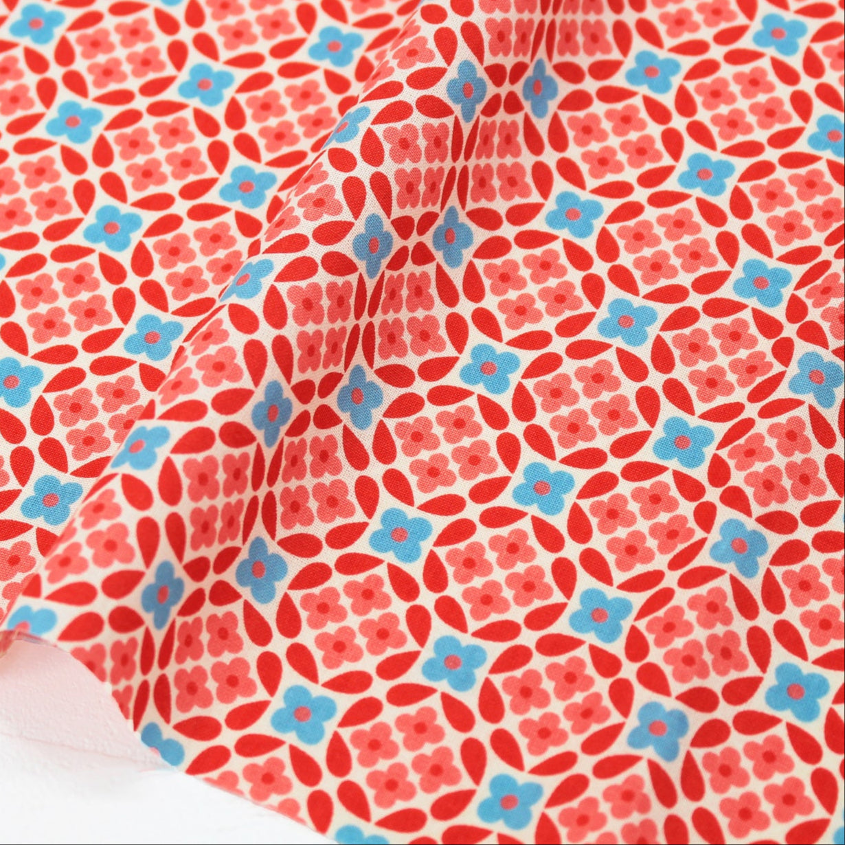 Koko Seki 70s Design Flower Power Japanese Import Flower Circle Red CHU055R